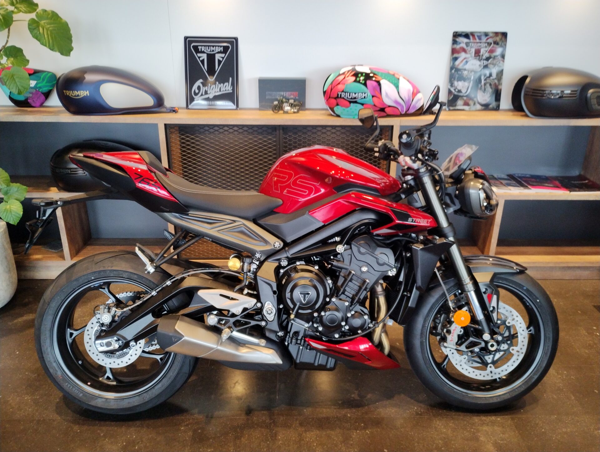 トライアンフ　ストリートトリプル765RS　カーニバルレッド