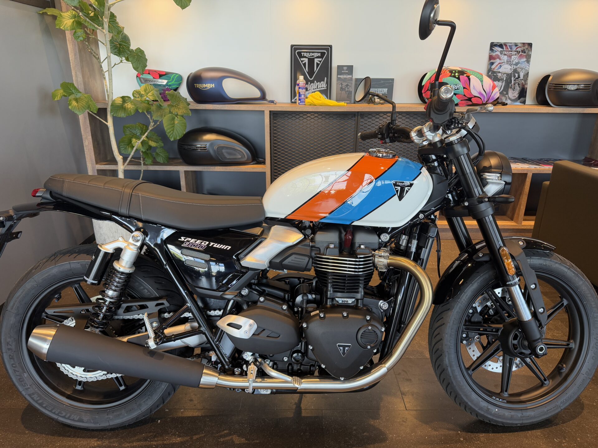 スピードツイン900　ピュアホワイト