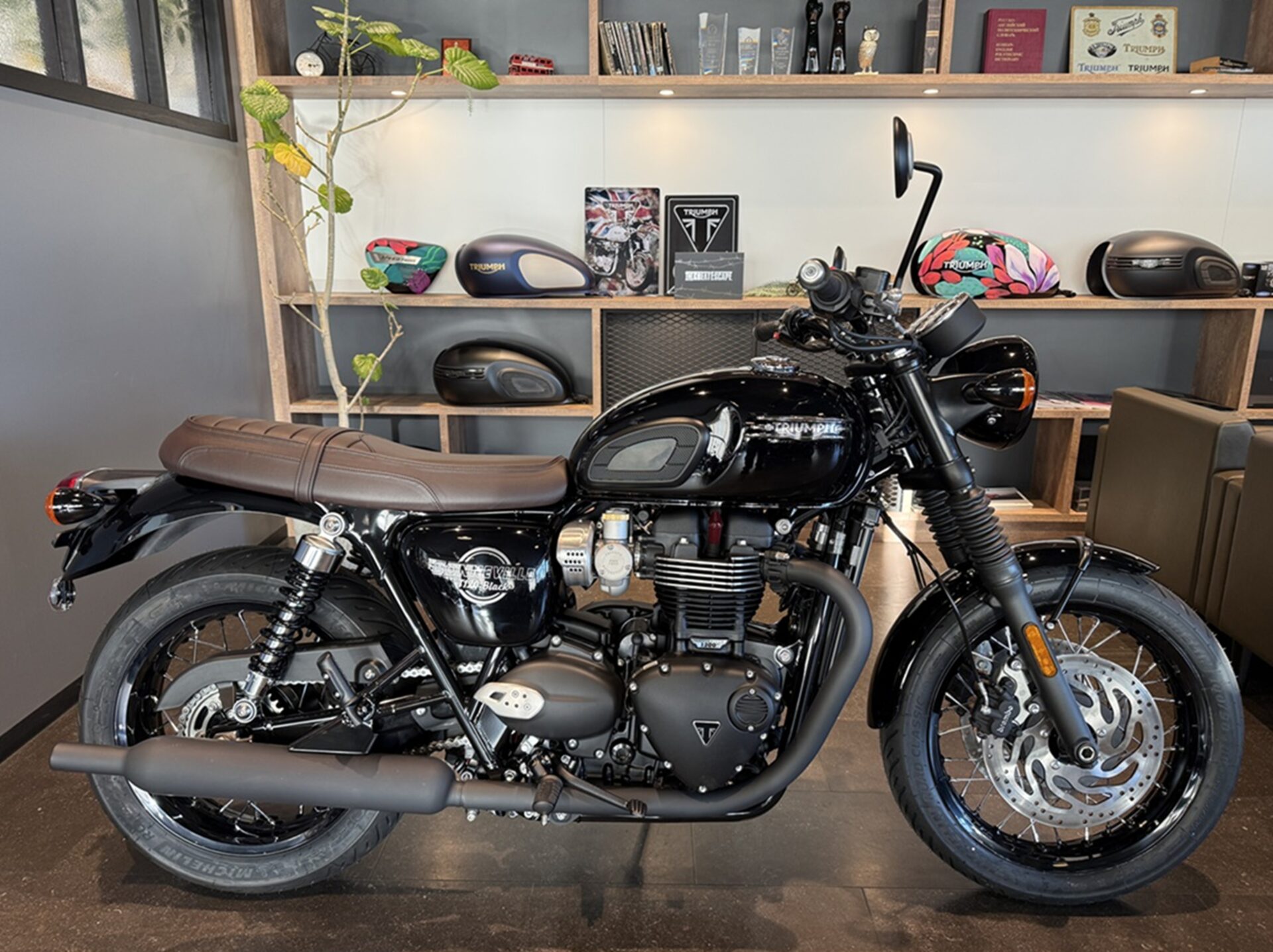 ボンネビルT120ブラック