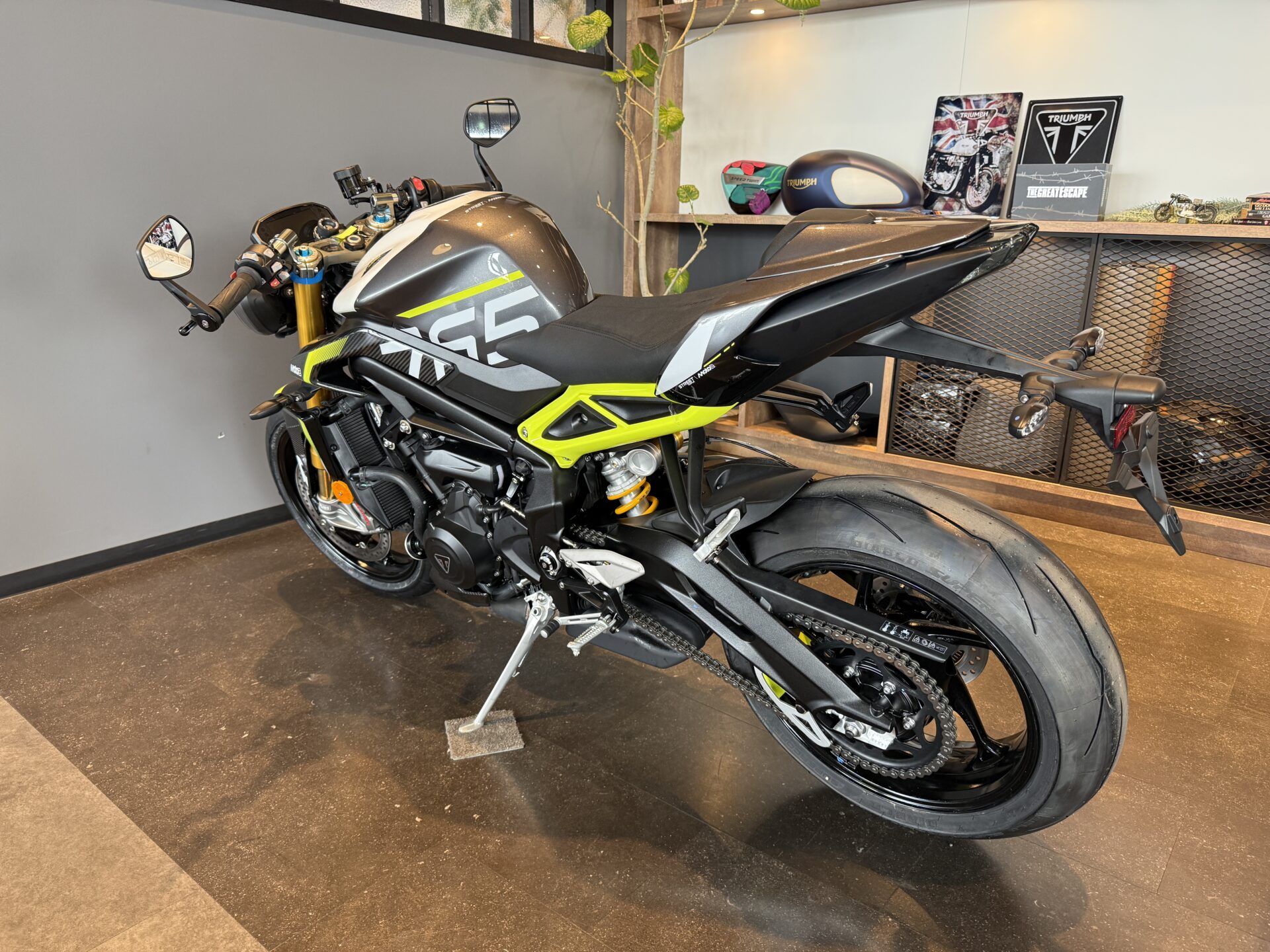 ストリートトリプルMoto2エディション