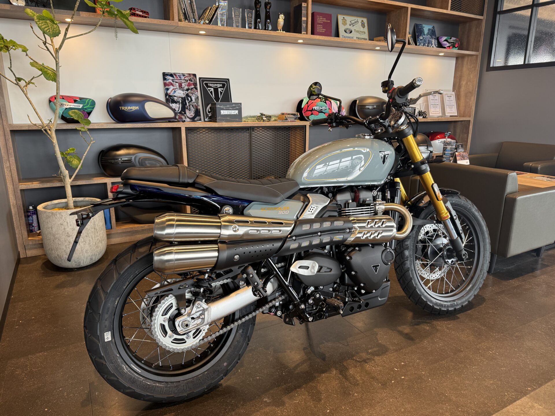 新型スクランブラー900