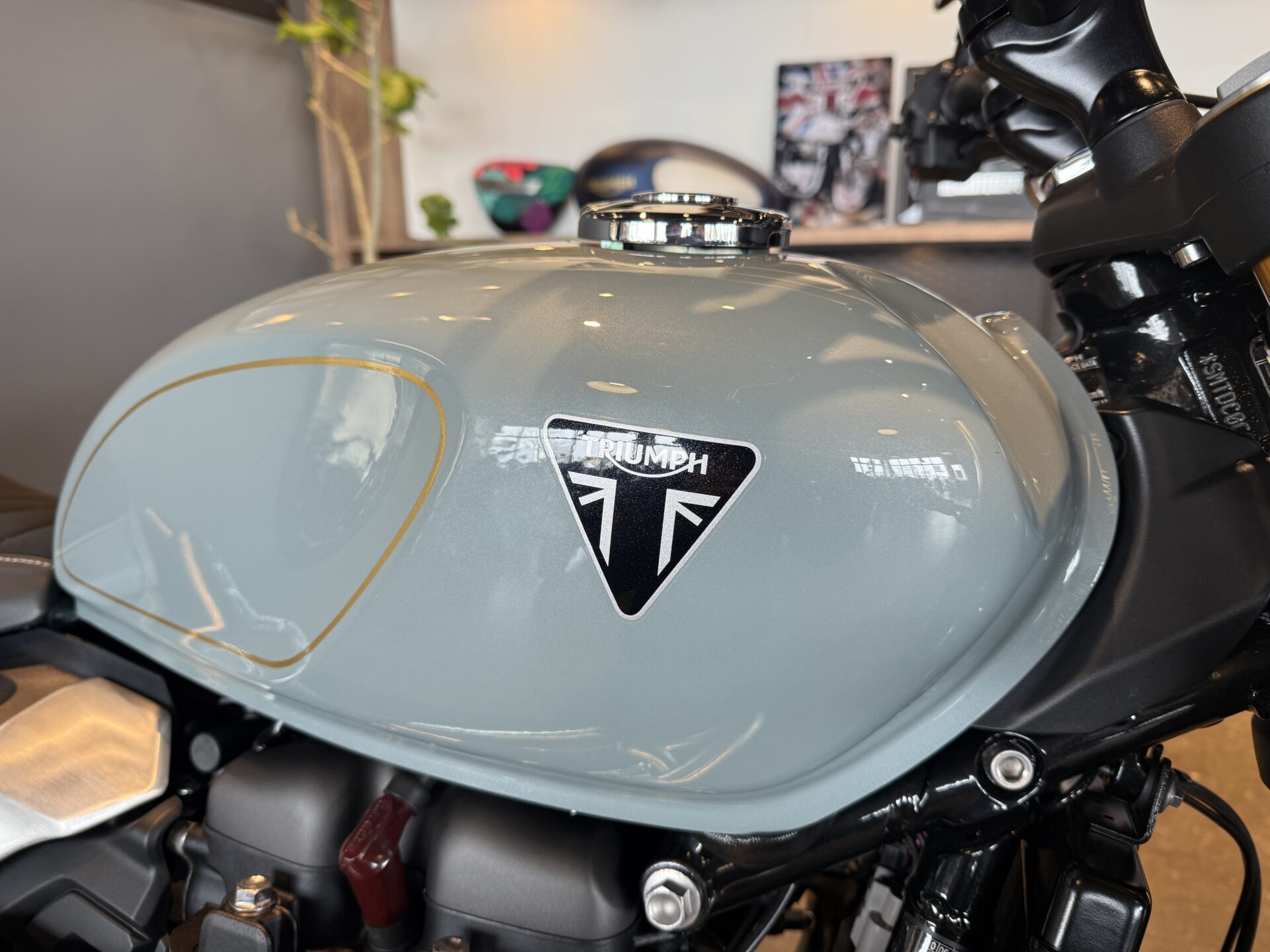 新型スクランブラー900