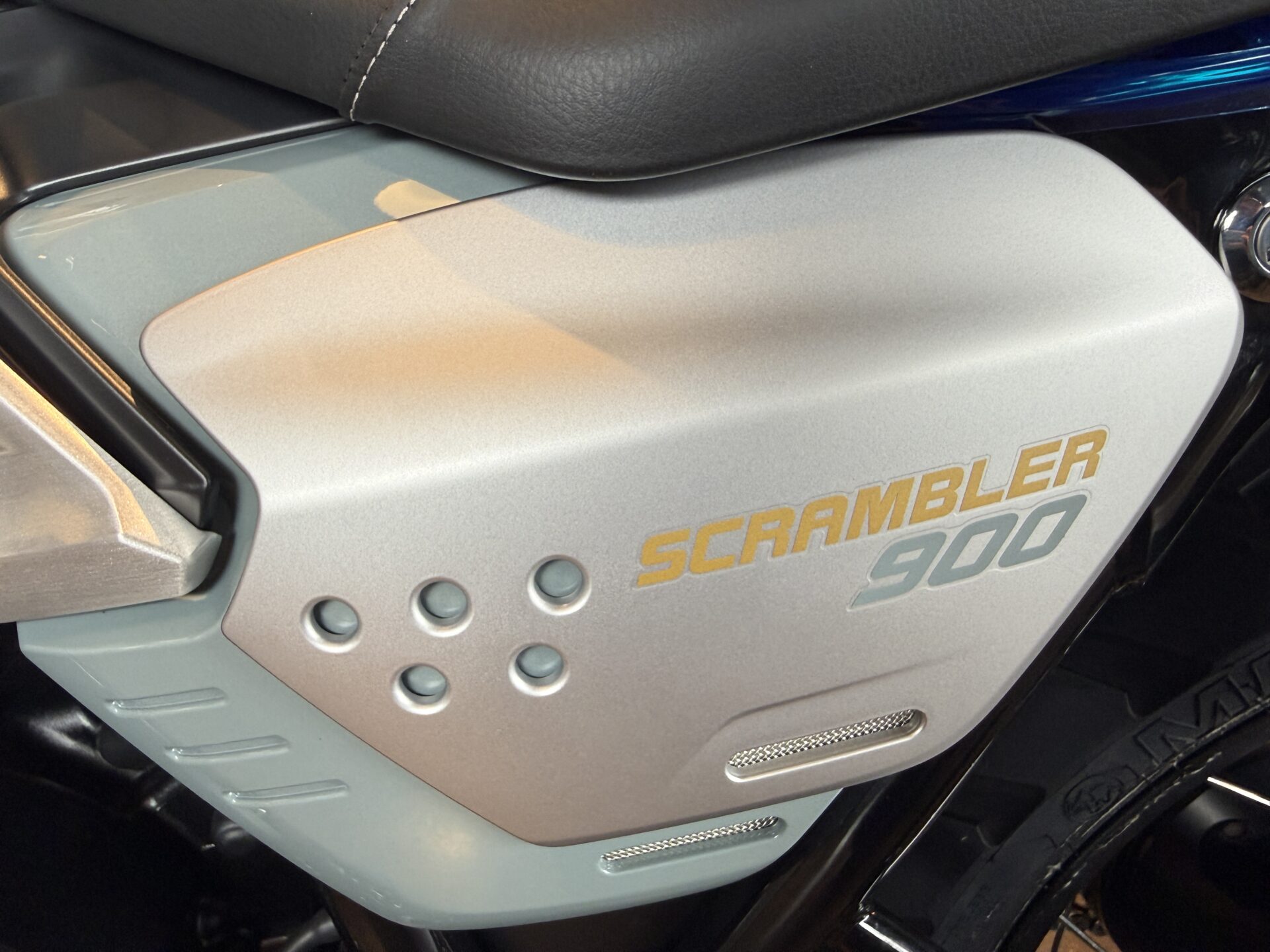 新型スクランブラー900