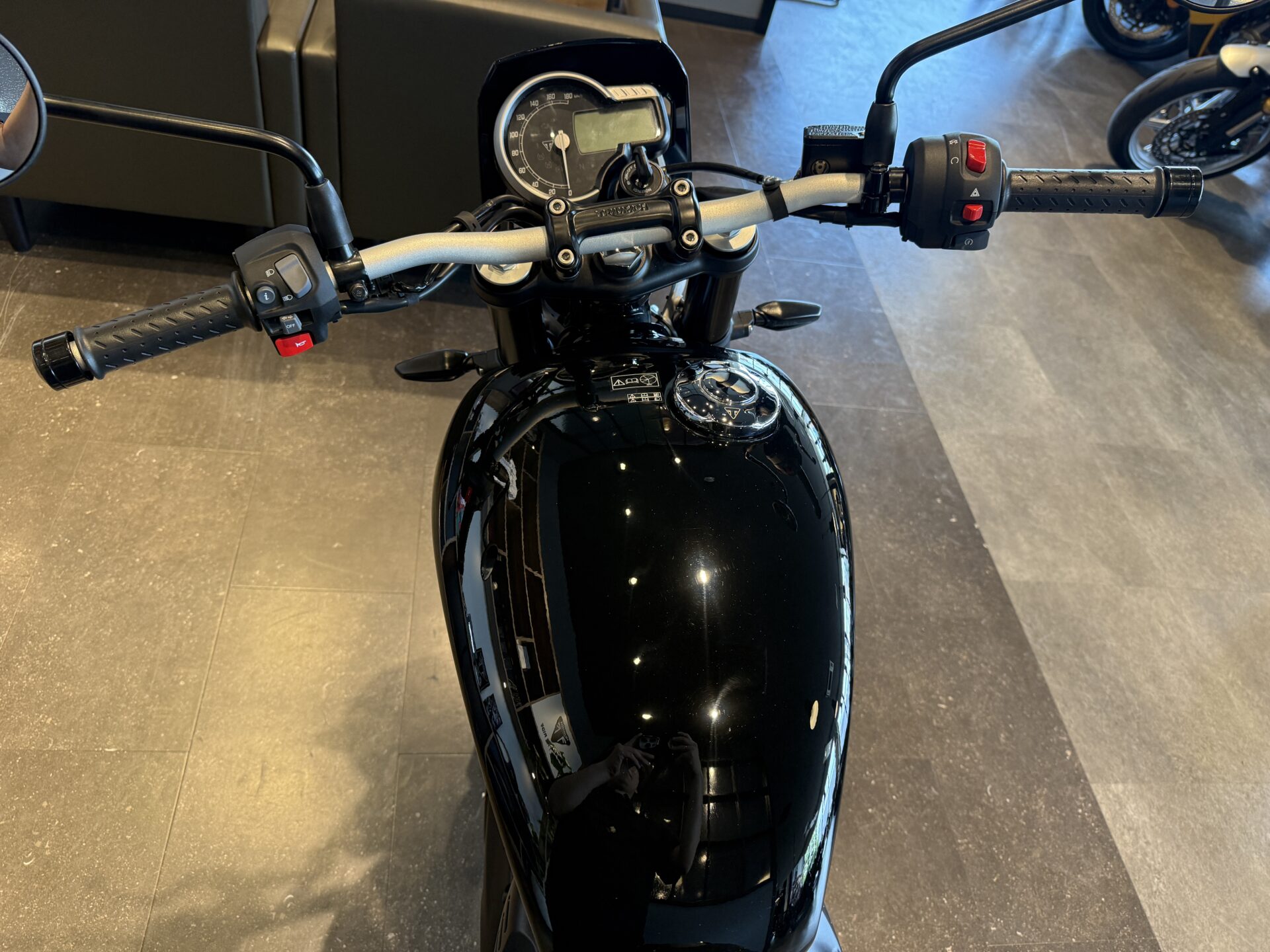 トライアンフ トラッカー400